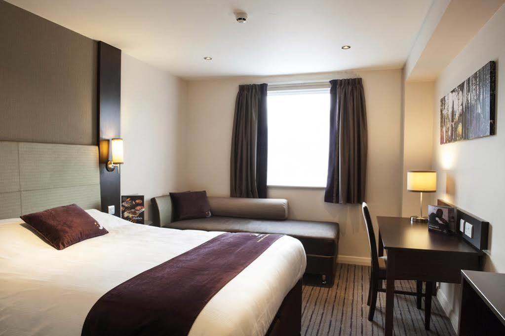 Premier Inn London Croydon West - Purley A23 Екстериор снимка